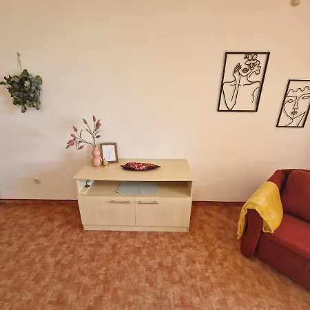 Sea View Apartment, Village, A2. רבדה